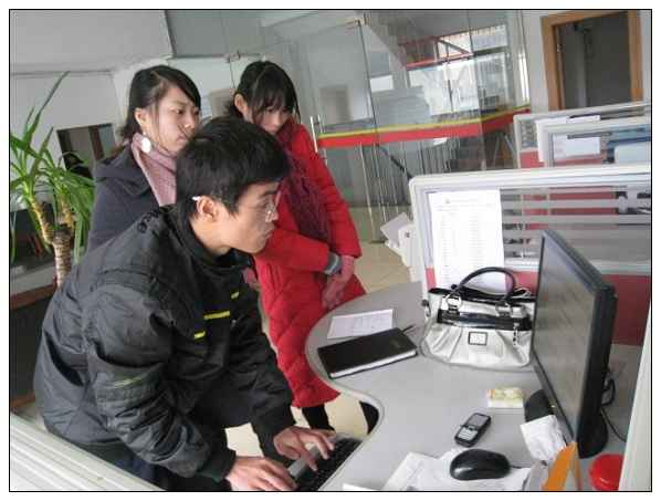 彩（cǎi）鋼板公司相關的場景圖片