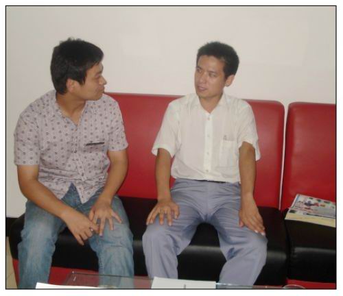 彩鋼板公司趙先生和孫助理詳（xiáng）談場景