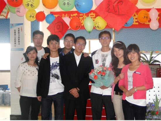 活動房公司列隊歡迎久違的'戰友'回家