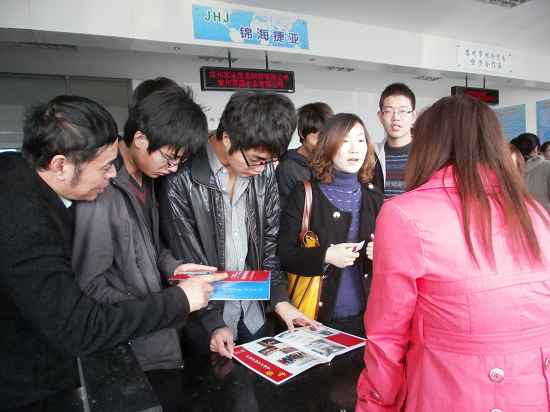 鋼結構公司網絡營銷主管（guǎn）招聘現場答學生問