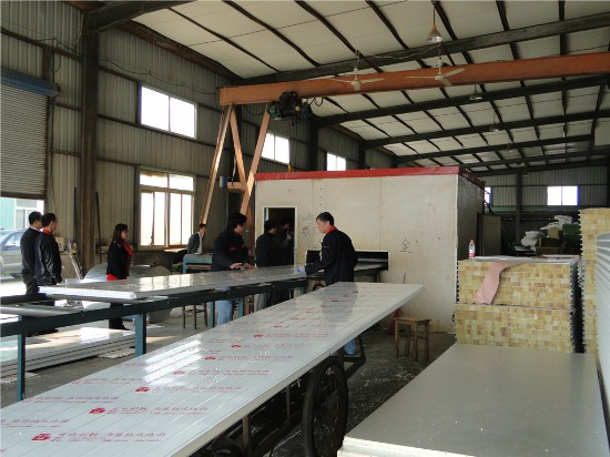 拍攝彩鋼板機器加工過程（chéng）中