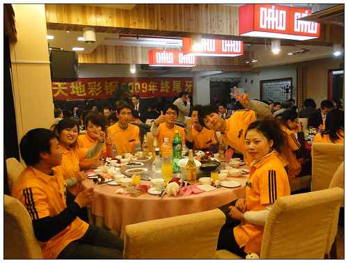 活動房（fáng）公司商友同坐一（yī）堂（táng） 答（dá）謝晚（wǎn）宴精彩落幕