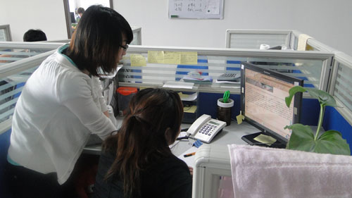 活動房公司孫海霞及劉延軍去（qù）中（zhōng）勝的場景：