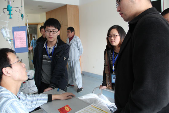 包紅包  送關懷（huái），祝小邵早日康複！