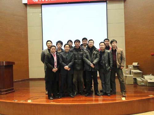 愛心捐贈網絡營銷（xiāo）書籍加強校企合作！