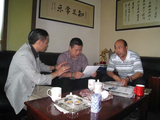 日本金葉先生來（lái）我司參觀考察（chá）集裝箱房屋