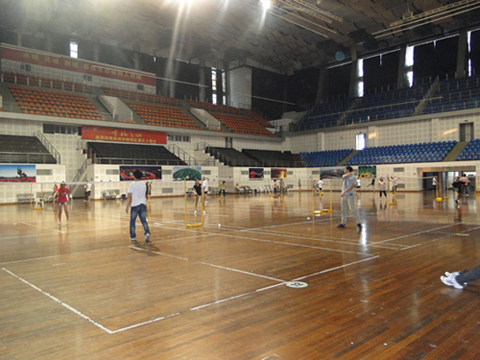 勞（láo）逸結合 羽毛球鍛煉點綴生活