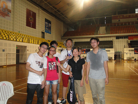 勞逸（yì）結合 羽毛球（qiú）鍛煉點綴生活