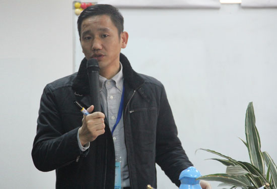 俞總（zǒng）強調要（yào）在（zài）總結（jié）中不斷（duàn）前行（háng）