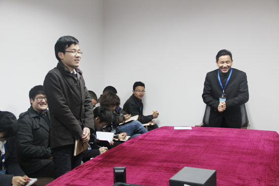 又添（tiān）新人 自我介紹