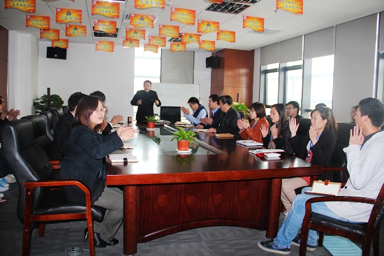 早會俞總（zǒng）強調大家要一起攜手同行