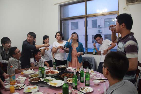 網（wǎng）絡部（bù）家人把酒言歡