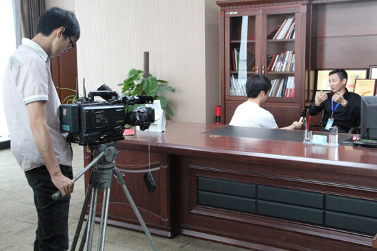 江蘇城市頻道（dào）記者在（zài）采訪俞總