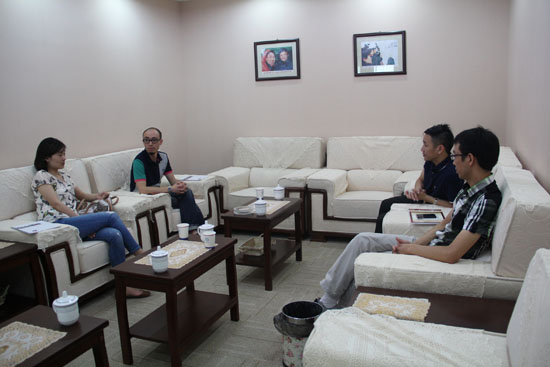 阿裏巴巴總部滬蘇徽大區負責人與俞總親（qīn）切交談