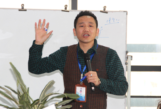 住人集裝箱公司的俞（yú）總正在講述如何做好故事營銷