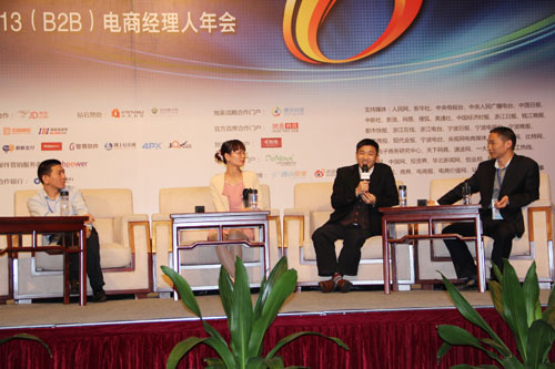 住人集裝箱公司的俞方(fāng)偉董事長進行主題分享