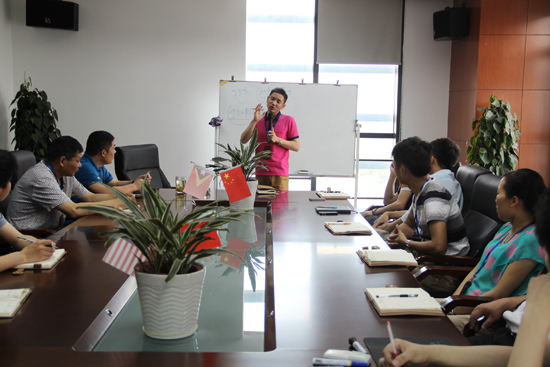 家人(rén)們分(fèn)享中標的喜悅