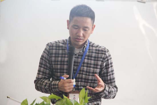 活動房公（gōng）司（sī）俞總正在講述生產（chǎn）和營銷的關係